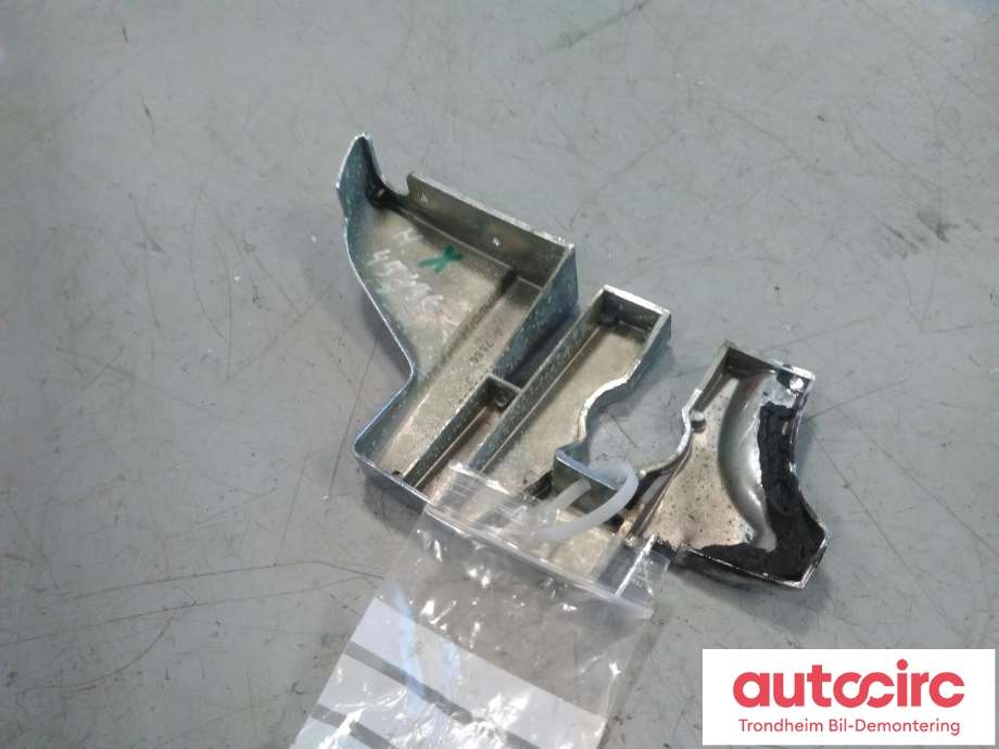 Tak diverse til Mercedes SL 1971-1989 (R107) (R107) (B STOLPEDEKSEL CHROME|A1076930235|A 107 693 02 35|1076930235| 107 693 02 35)