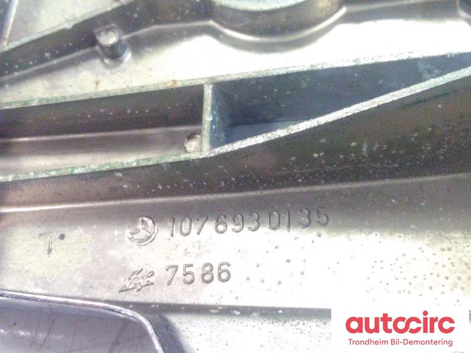 Tak diverse til Mercedes SL 1971-1989 (R107) (R107) (B STOLPE DEKSEL CHROME|A1076930135|A 107 693 01 35|1076930135| 107 693 01 35)