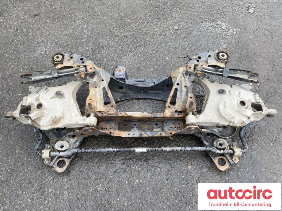 Travers bak til Volvo V90 / V90 CC / S90 2016-->>  (..|32268547|)