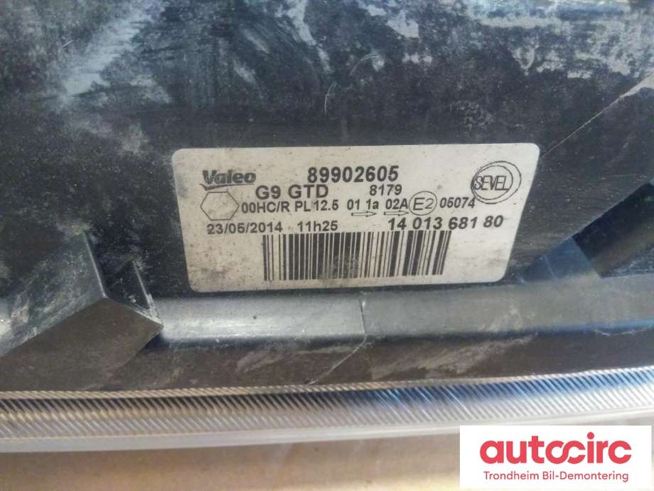 Frontlykt venstre halogen til Peugeot Expert 2007-2016 (Type II)  (VALEO|6208L0|89902605|1401368180)