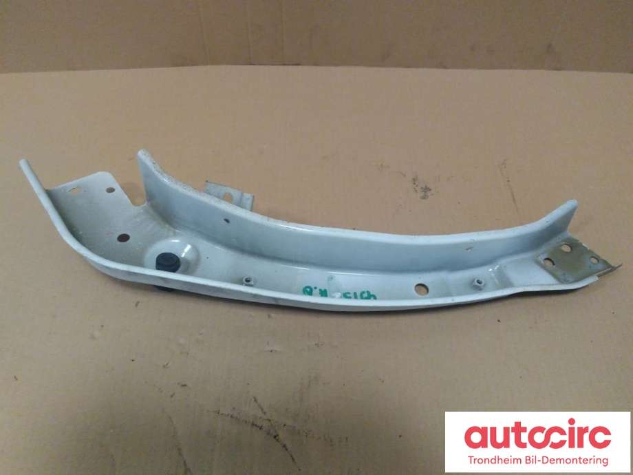 Frontplate øvre til Maxus e-Deliver 9 2020-->>  (HØYRE HJØRNE OVER LYKT|)