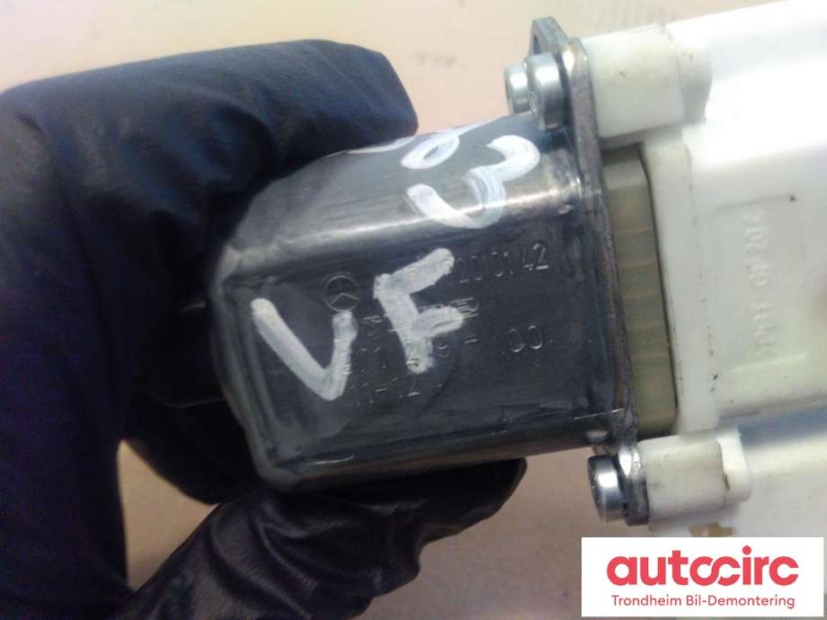 Ruteheis, kun motor, venstre foran til Mercedes C-Klasse 2011-2014 (Fase 2) (W204) (W204) (BOSCH|A2048200142|0130822503|A2129066802)