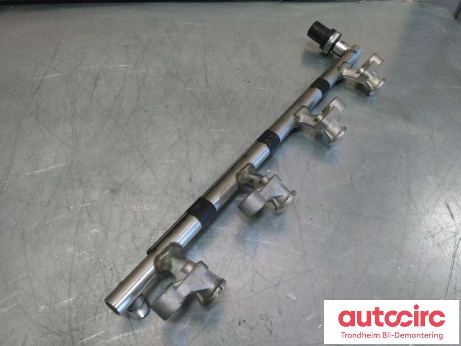Dyseskinne (fuelrail) til Mazda CX-5 2017-->> (Type II)  (MAZDA|PYMM-13150|PYMM13150|)