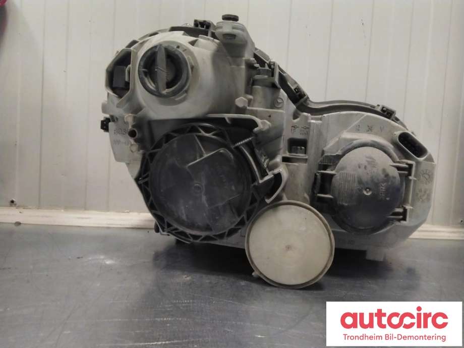 Frontlykt venstre halogen til Mercedes C-Klasse 2000-2004 (Fase 1) (W203) (W203) (BOSCH|A2038200161|A 203 820 01 61|0301166201)