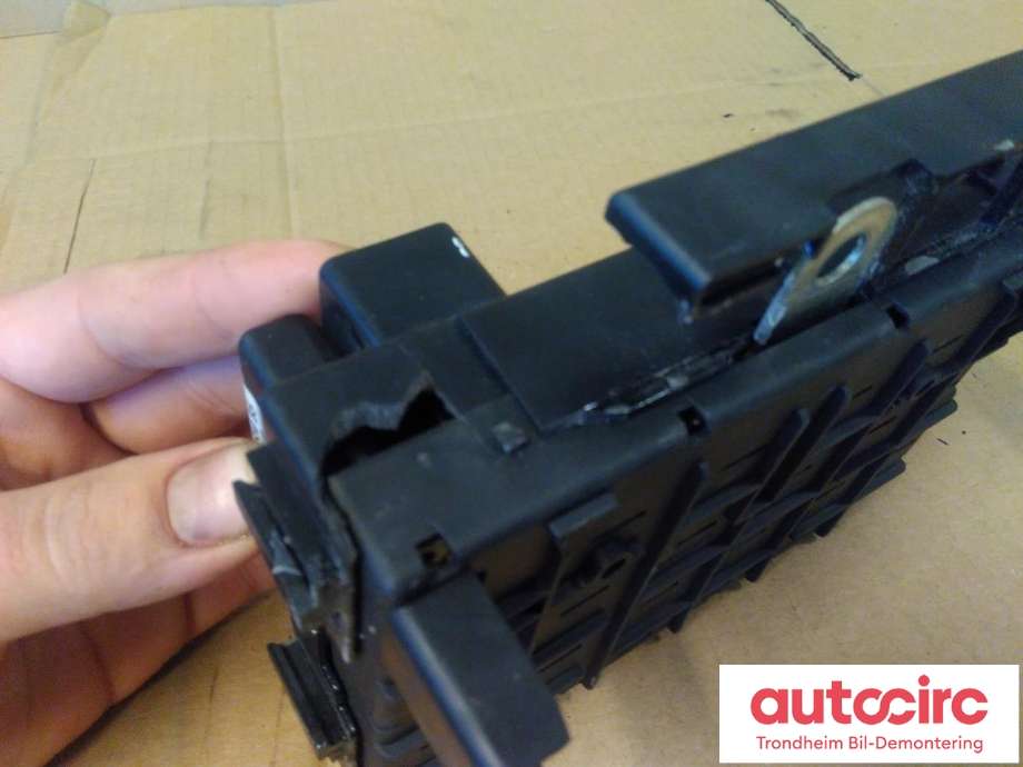 Sikringsboks motorrom til Peugeot 307 2001-2004 (Fase 1) (DELPHI|9657608580|6580J0|6580HS)