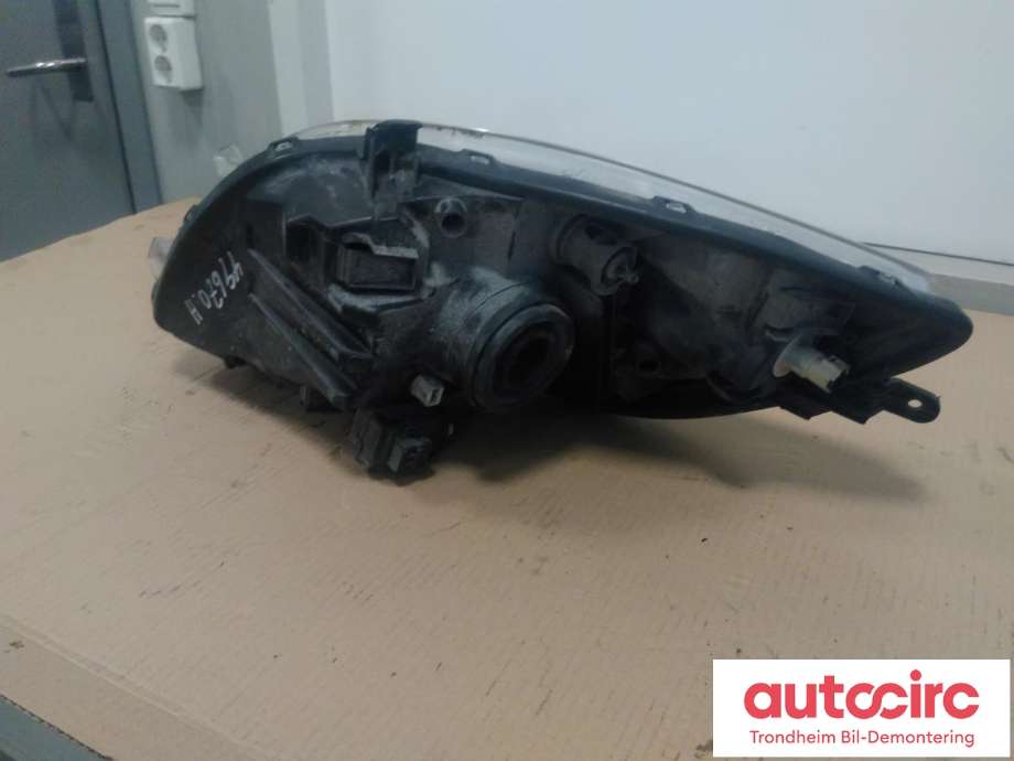 Frontlykt høyre halogen til Toyota Yaris 2006-2009 (Type II, Fase 1) (VALEO|81130-0D120|811300D120|89900737)