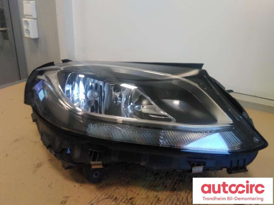 Frontlykt høyre halogen til Mercedes C-Klasse, 2014-2018 (Fase 1) (W205) (W205) (AL|A2058200261)