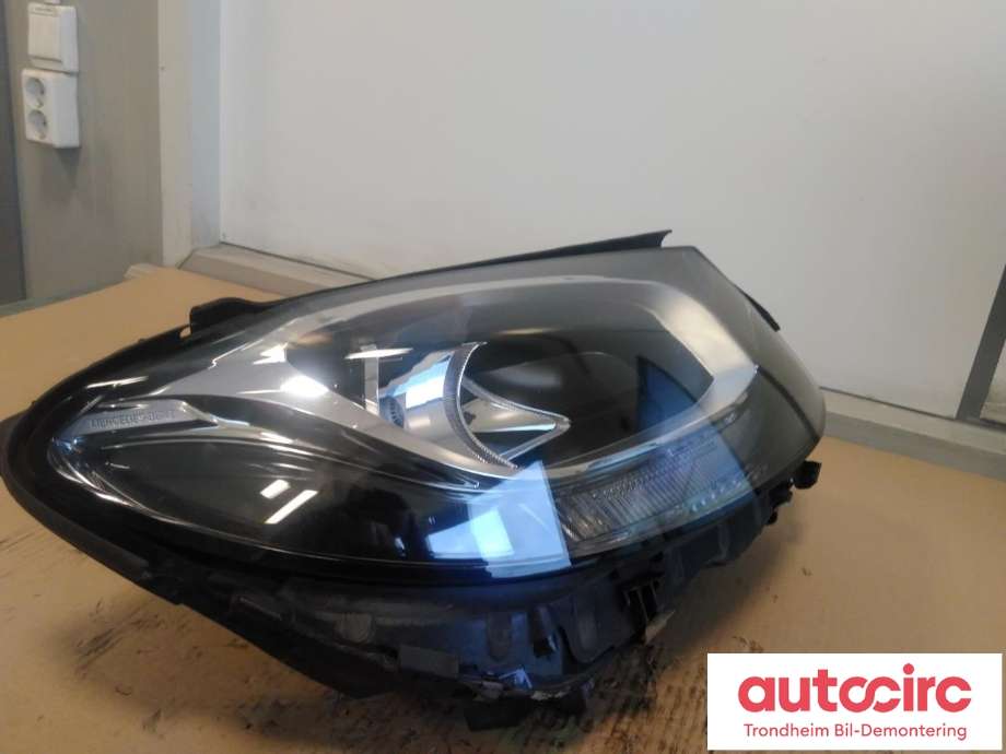 Frontlykt høyre halogen til Mercedes C-Klasse 2014-2018 (Fase 1) (W205) (W205) (AL|A2058200261|030128420201|A2059066502)