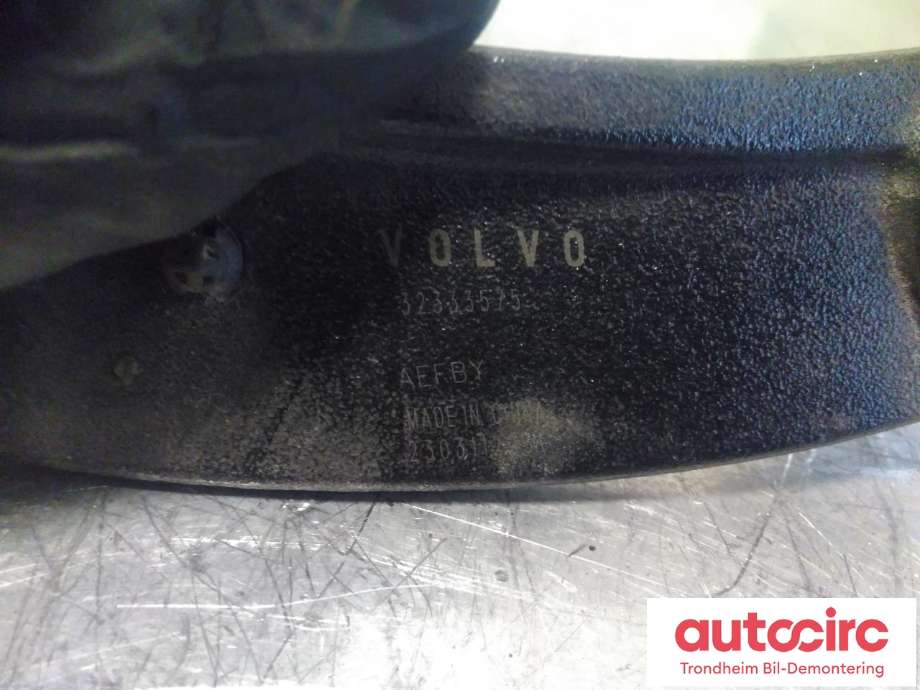 Bærebru høyre bak til Volvo C40 Recharge 2021-2024  (ØVRE|32333575|)