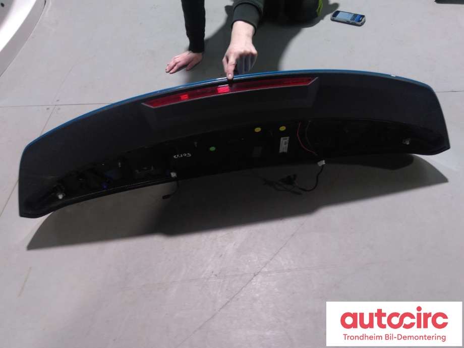 Spoiler bakluke til Audi e-tron 2018-->>  (MED BREMSELYS|4KE827933|4KE 827 933|)