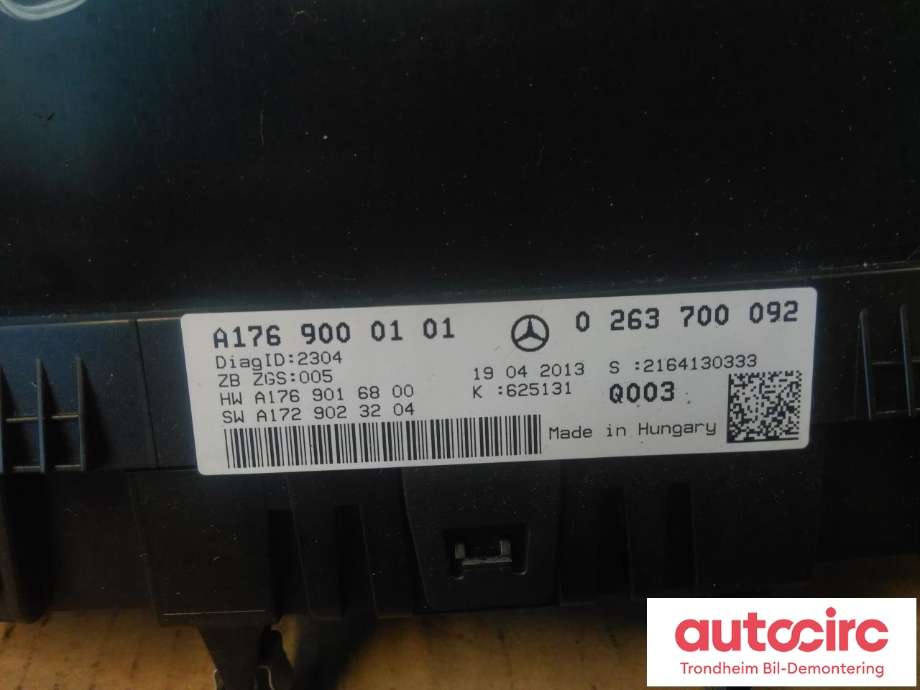 Instrumentpanel til Mercedes A-Klasse 2012-2018 (W176) (W176) (BOSCH|A1769000101|A1769003303|A 176 900 33 03| A 176 900 01 01| 0263700092)