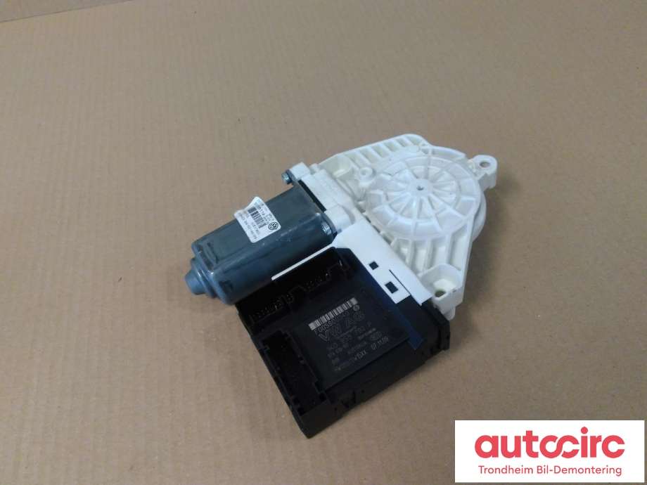 Ruteheis, kun motor, høyre foran til VW CC 2008-2012 (PASSAT CC) (PASSAT CC) (BROSE BOSCH|1T0959702L|3C8959702|3C8 959 702| 1T0 959 702 L)