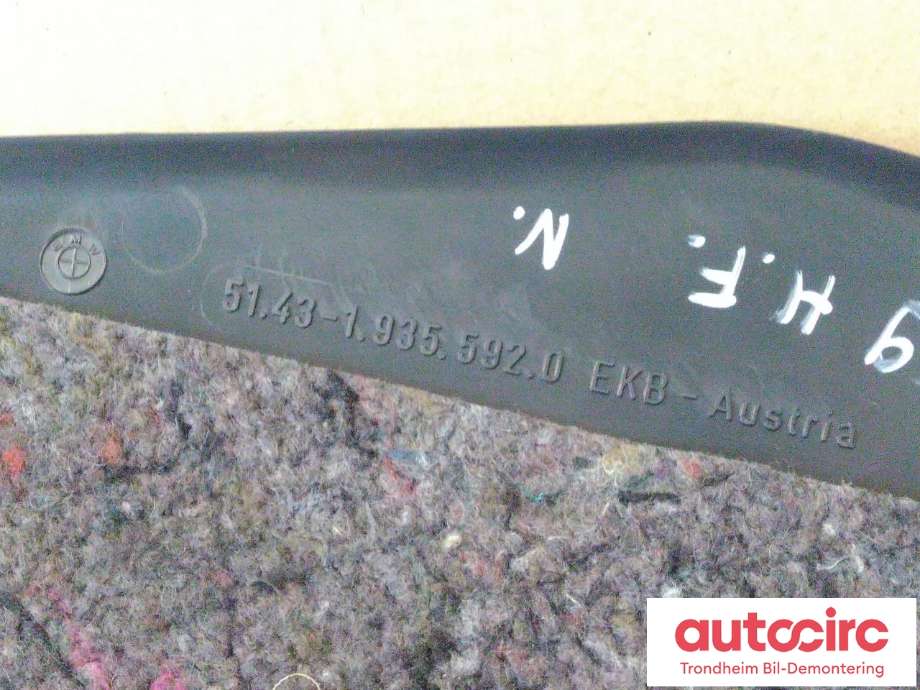 Innredning diverse til BMW 3-Serie 1983-1993 (E30) (E30) (RIGHT TRIM PANEL LEG ROOM|1935592|51431935592|514319355920| 51.43-1.935.592.0)