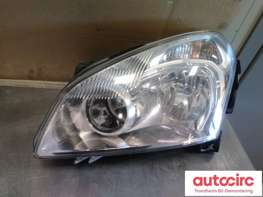 Frontlykt venstre halogen til Nissan Qashqai, 2007-2010 (Type I, Fase 1) (HELLA|26060JD90A)