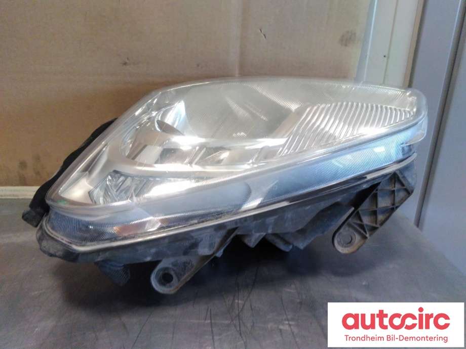 Frontlykt venstre halogen til Nissan Qashqai 2007-2010 (Type I, Fase 1)  (HELLA|26060JD90A|26060JD90B|26060JD95A)