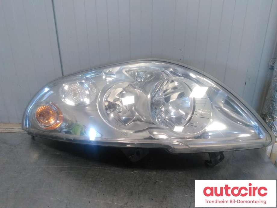 Frontlykt venstre halogen til Renault Master, 2014-->> (Type III, Fase 2)  (HELLA|1ER010117-01)