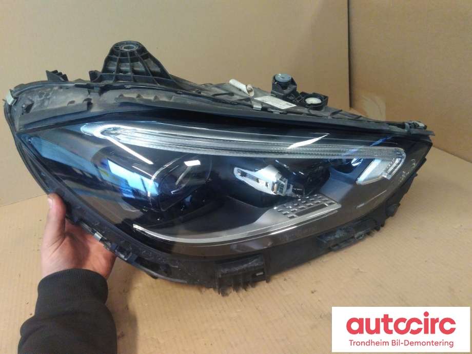 Frontlykt høyre full-LED til Mercedes C-Klasse 2021-->> (W206) (W206) (AUTOMOTIVE LIGHTING|A2069063003|A 206 906 30 03|)