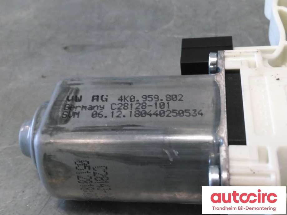 Ruteheis, kun motor, venstre bak til Audi e-tron 2018-->>  (..|4K0959802|4K0 959 802|)
