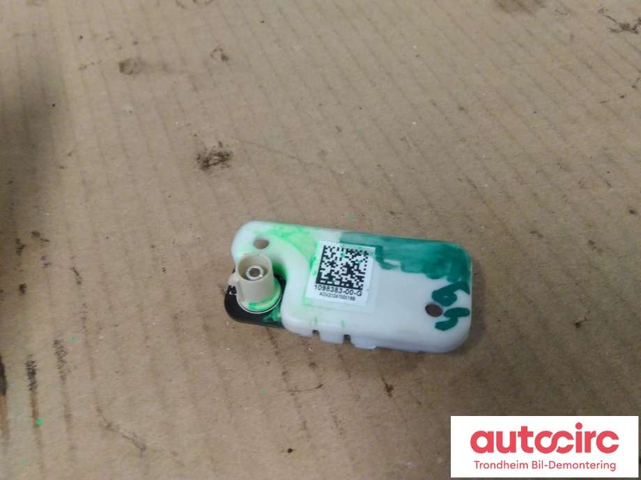 Parkeringskamera foran til Tesla Model Y 2021-2024 (Type I)  (SECURITY CAMERA FRONT|1098383-00-G|1481957-00-B|)
