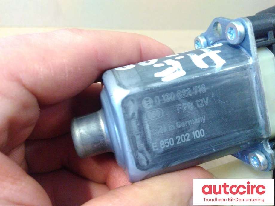 Ruteheis, kun motor, høyre foran til Škoda Superb 2015-->> (Type III)  (BOSCH|5Q0959802B|5Q0 959 802 B|0130822716)