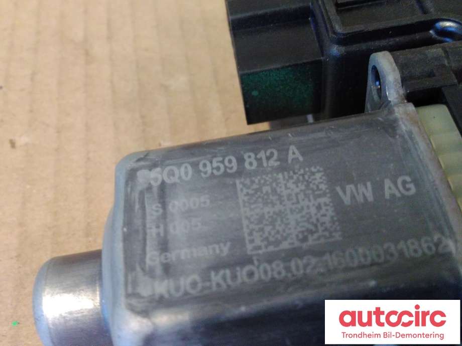 Ruteheis, kun motor, høyre bak til Škoda Superb 2015-->> (Type III)  (BOSCH|5Q0959812A|5Q0 959 812 A|0130822724)