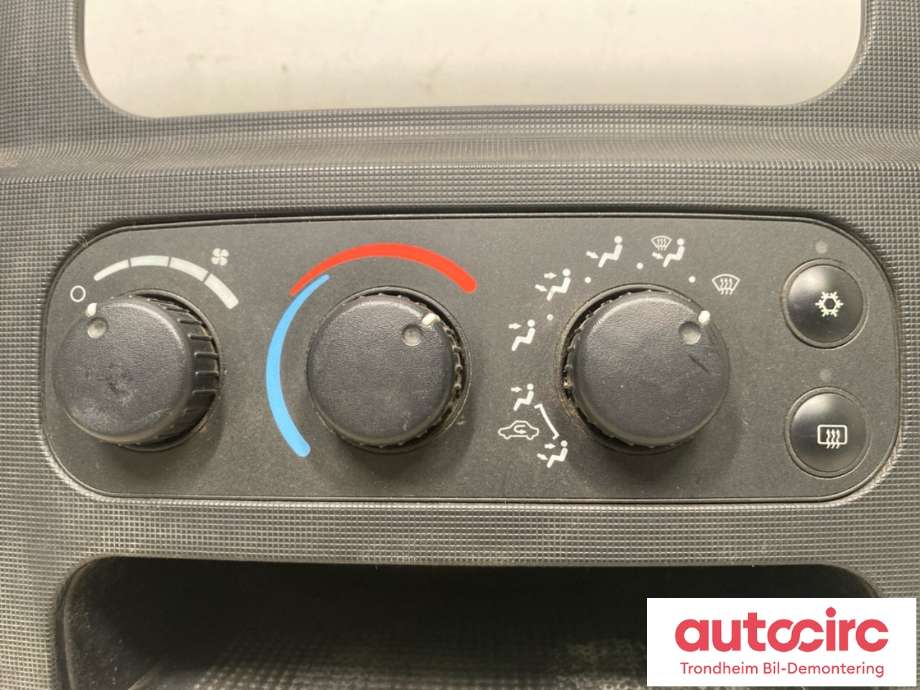Varmeapparat betjening til Dodge Ram 2003-2008 (Type III)  (5GV521DVAB|)
