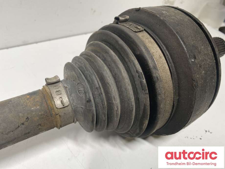 Drivaksel venstre bak, diesel/automat til Mercedes Vito 2014-->> (W447) (W447) (A4473503800|)