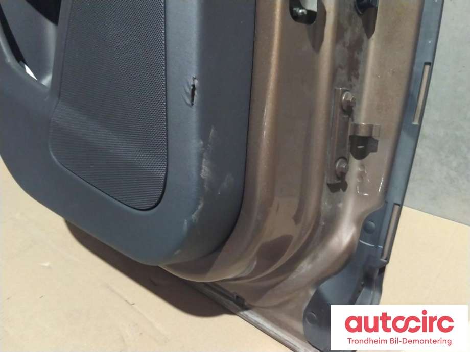 Dør venstre bak til Volvo XC60 2008-2013 (Type I, Fase 1)  (VOLVO|31402417|)