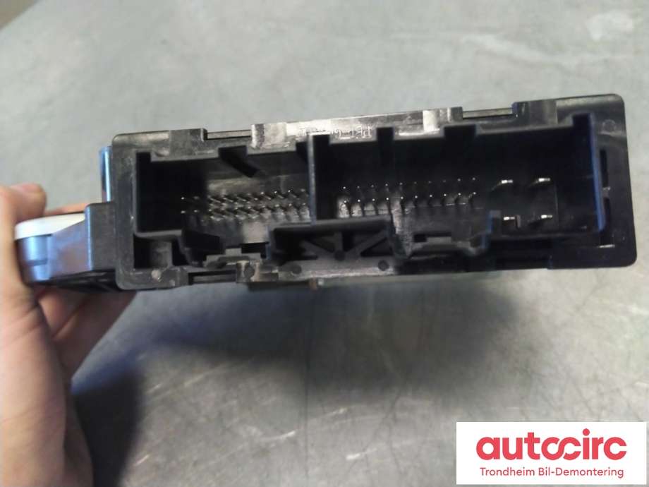 Ruteheis, kun motor, venstre foran til Volvo V60 / V60 CC 2018-->> (Type II)  (..|31674755|31349756|)