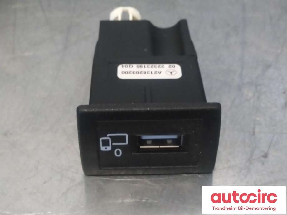 Bilstereo diverse til Mercedes E-Klasse 2016-2023 (W213) (W213) (USBINNGANG|A2138203200|)