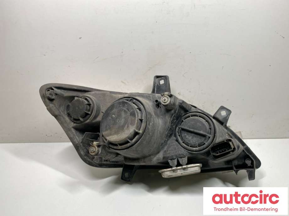 Frontlykt venstre xenon til Mercedes Vito/Viano 2010-2014 (Fase 2) (W639) (W639) (A6398202861|)