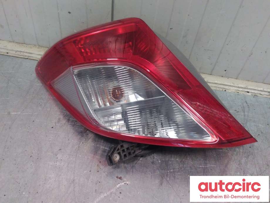 Baklykt venstre til Toyota Yaris 2012-2014 (Type III, Fase 1)  (..|81561-0D370|815610D370|)