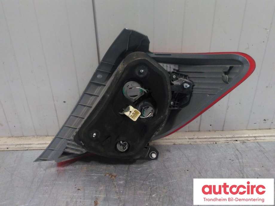 Baklykt venstre til Toyota Yaris 2012-2014 (Type III, Fase 1)  (..|81561-0D370|815610D370|)