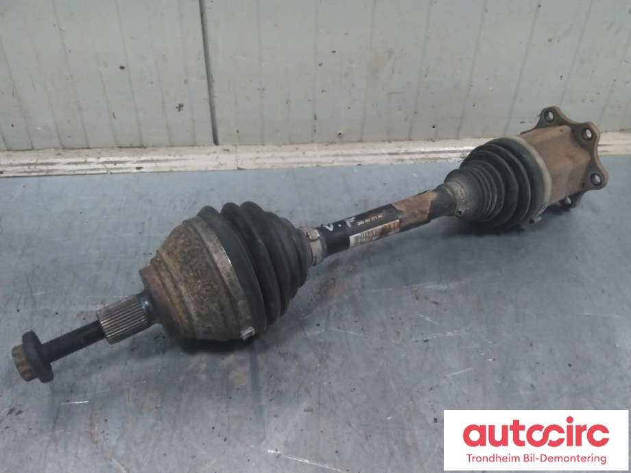 Drivaksel venstre foran, diesel/automat til VW Passat, 2015-2019 (Fase 1) (B8) (B8) (..|3Q0407271AC)