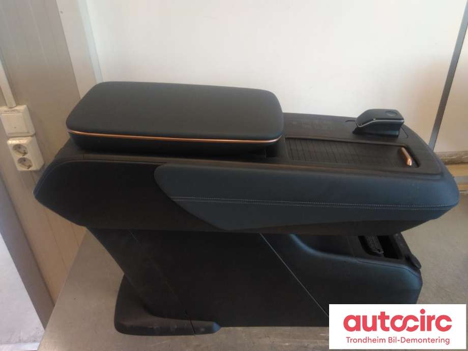 Midtarmlene foran til Nissan Ariya 2022-->>  (...|969105MP3A|)