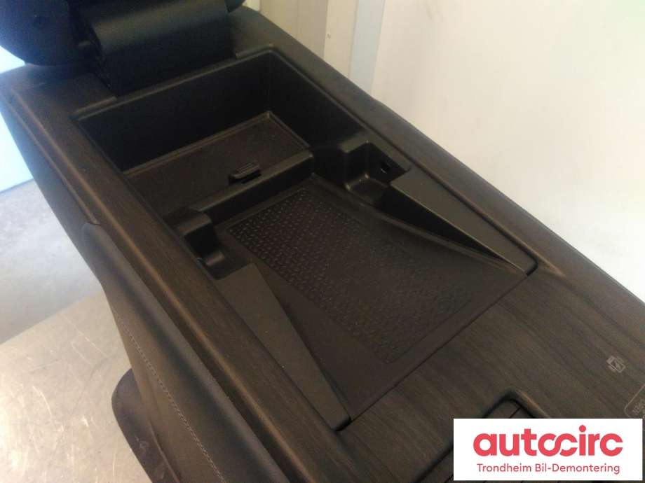 Midtarmlene foran til Nissan Ariya 2022-->>  (...|969105MP3A|)