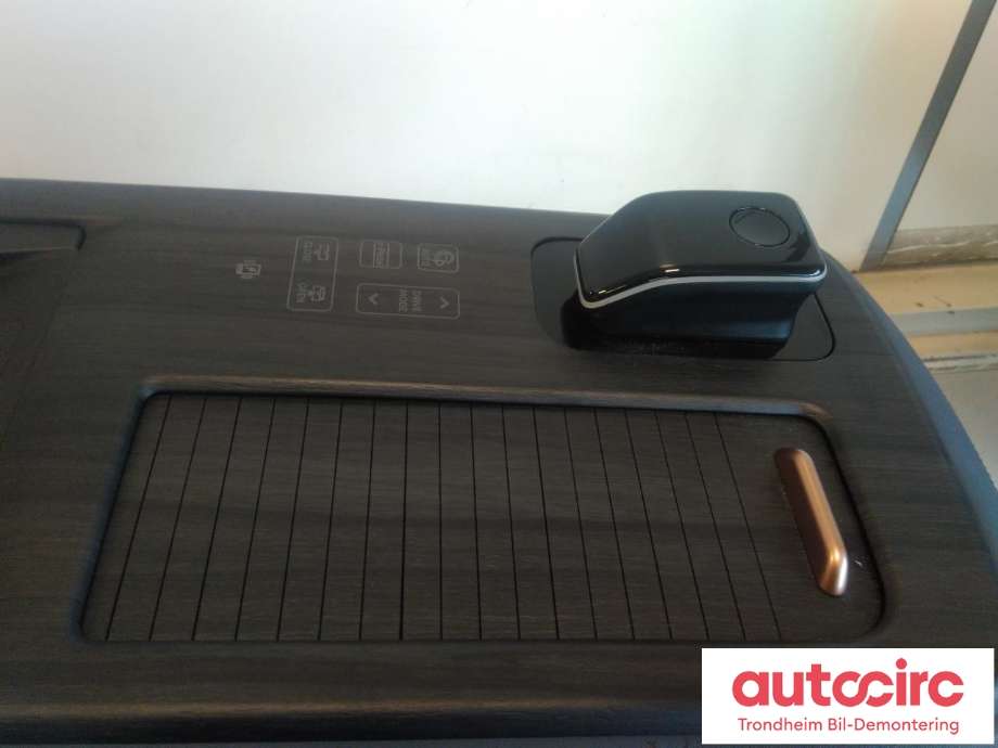 Midtarmlene foran til Nissan Ariya 2022-->>  (...|969105MP3A|)