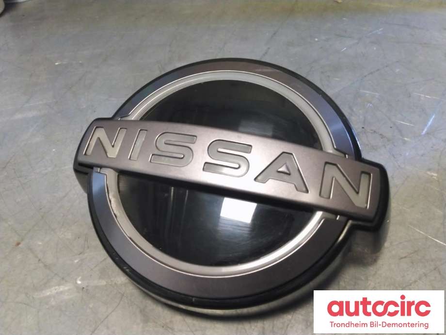 Emblem til Nissan Ariya, 2022-->> (..|628905MP0A)