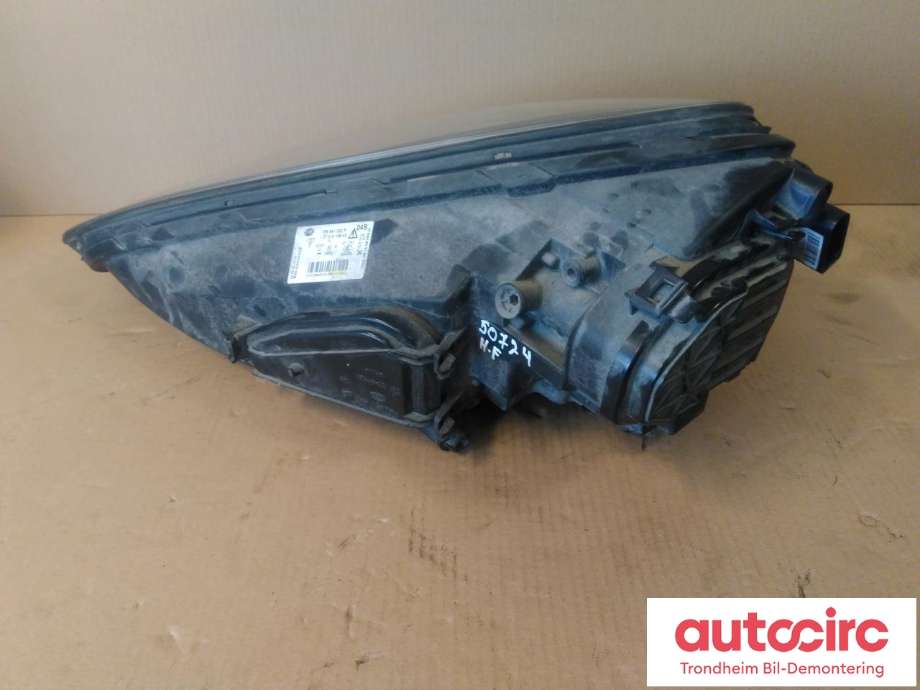 Frontlykt høyre xenon til Porsche Cayenne 2010-2017 (92A) (92A) (LES INFO REDUSERT PRIS|7P5941032P|95863117800|95863117802| 958 631 178 01| 958 631 178 00| 958 631 178 02| 7P5 941 032 P| 1ZT010169-42)