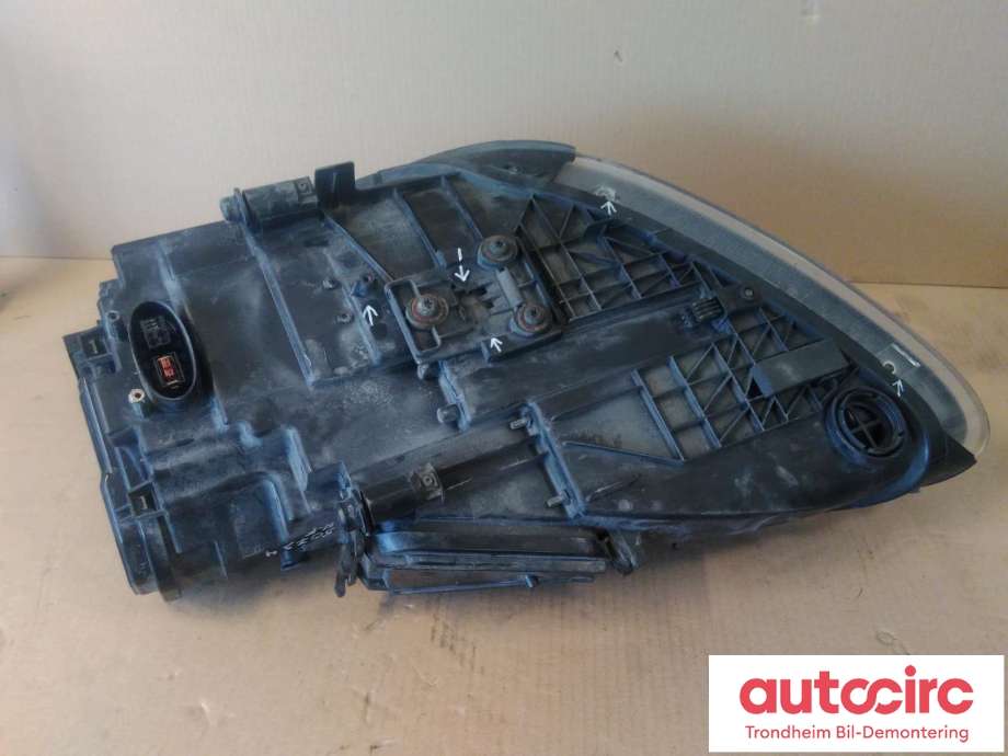 Frontlykt høyre xenon til Porsche Cayenne 2010-2017 (92A) (92A) (LES INFO REDUSERT PRIS|7P5941032P|95863117800|95863117802| 958 631 178 01| 958 631 178 00| 958 631 178 02| 7P5 941 032 P| 1ZT010169-42)