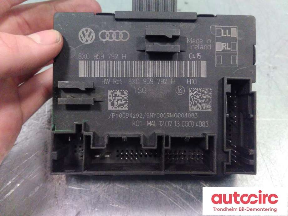 Styreenhet dør høyre foran til Audi Q3 2011-2014 (Type I, Fase 1)  (LUK|8X0959792H|8X0 959 792 H|P10094292)