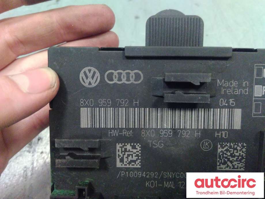 Styreenhet dør høyre foran til Audi Q3 2011-2014 (Type I, Fase 1)  (LUK|8X0959792H|8X0 959 792 H|P10094292)