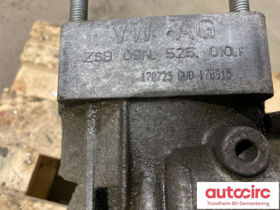 Kardang klokke bak til VW Transporter / Caravelle 2015-2019 (T6) (T6) (LES INFO.|09N525010F|09N 525 010 F|)