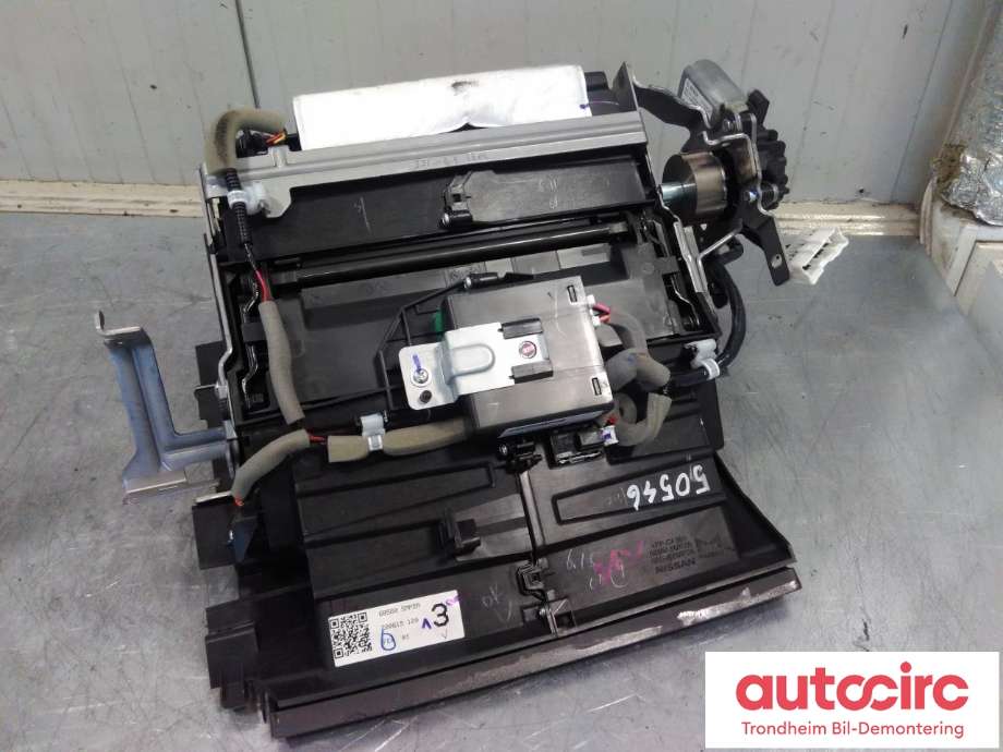 Hanskerom til Nissan Ariya 2022-->>  (NISSAN|68500-5MP0A|68500-5MP3A|685005MP0A)