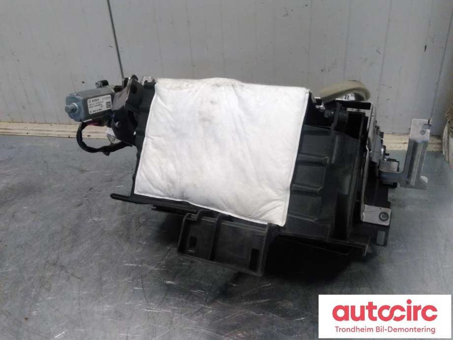 Hanskerom til Nissan Ariya 2022-->>  (NISSAN|68500-5MP0A|68500-5MP3A|685005MP0A)