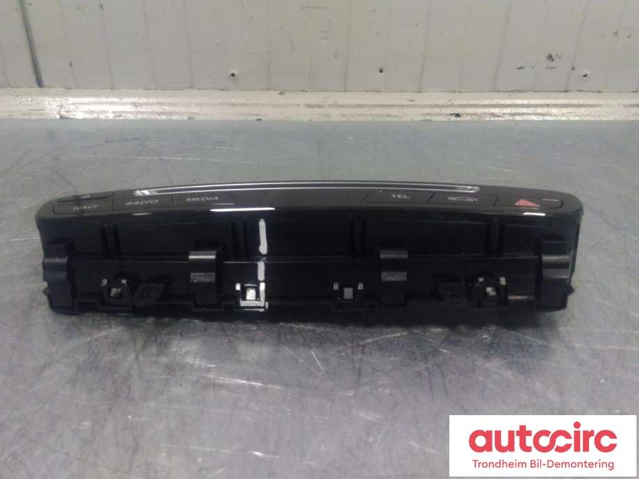 Bilstereo betjeningspanel til Mercedes C-Klasse 2014-2018 (Fase 1) (W205) (W205) (MERCEDES-BENZ|A2059054601|)