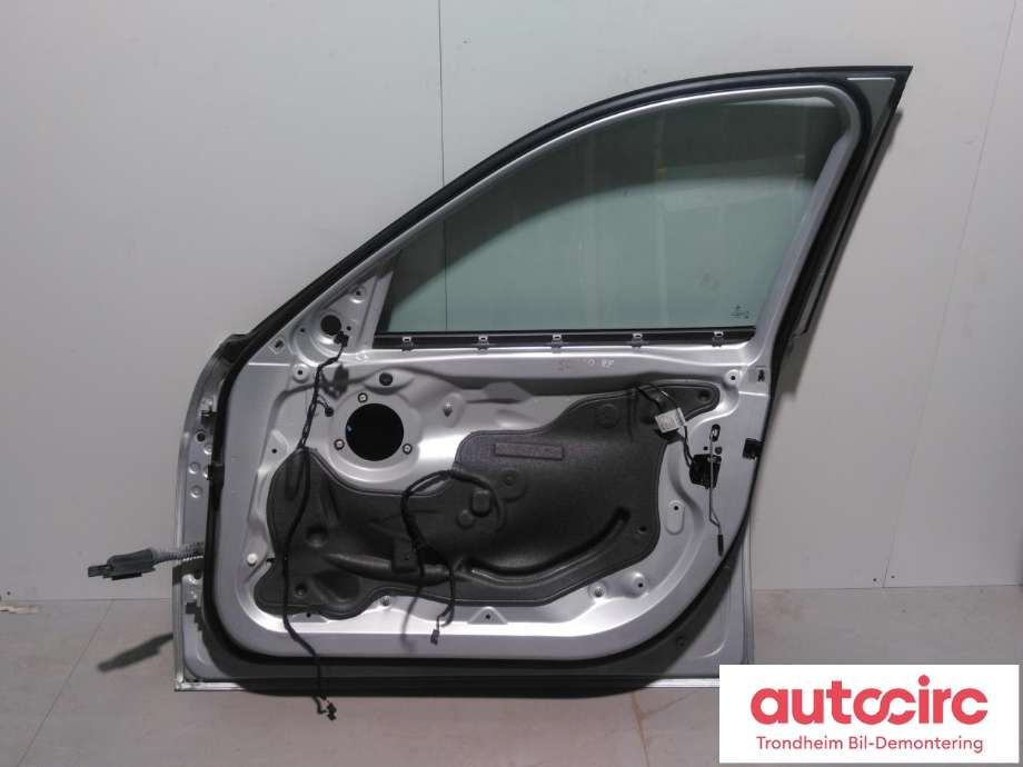 Dør høyre foran til BMW 3-Serie 2012-2018 (F30/F31/F34) (F30/F31/F34) (..|41007298566|41009628764|41 00 7 298 566| 41 00 9 628 764)