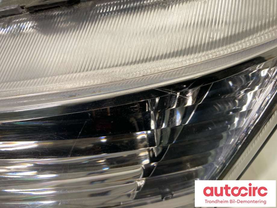 Frontlykt venstre halogen til Maxus EV80 2019-->>  (C00118660|)
