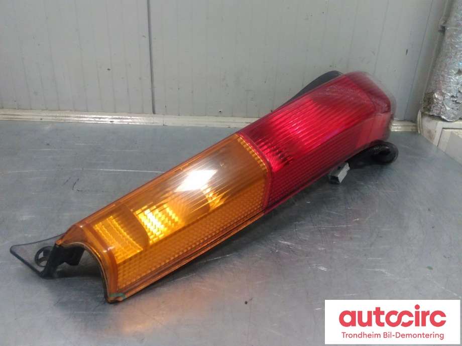 Baklykt venstre til Honda CR-V 2002-2006 (Type II)  (HELLA|3355ASCAG000|33551SCAG00|)