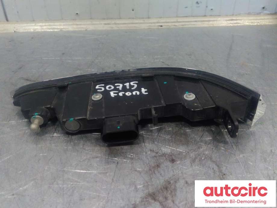 Markeringslys til Hongqi E-HS9 2022-->>  (LYS I SENTER AV GRILL|3712050-QR02|)